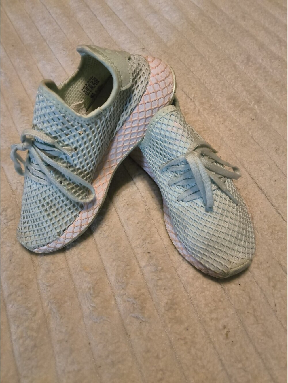 Adidas Deerupt Runner Sneakers in Light Green and Pink, Size 5,5Y